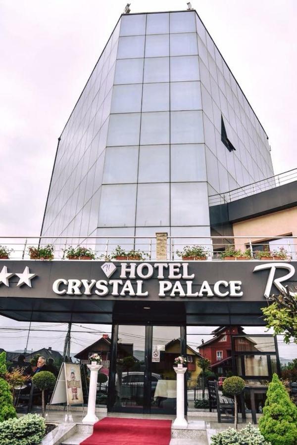 Hotel Crystal Palace Ramnicu Valcea Exterior photo