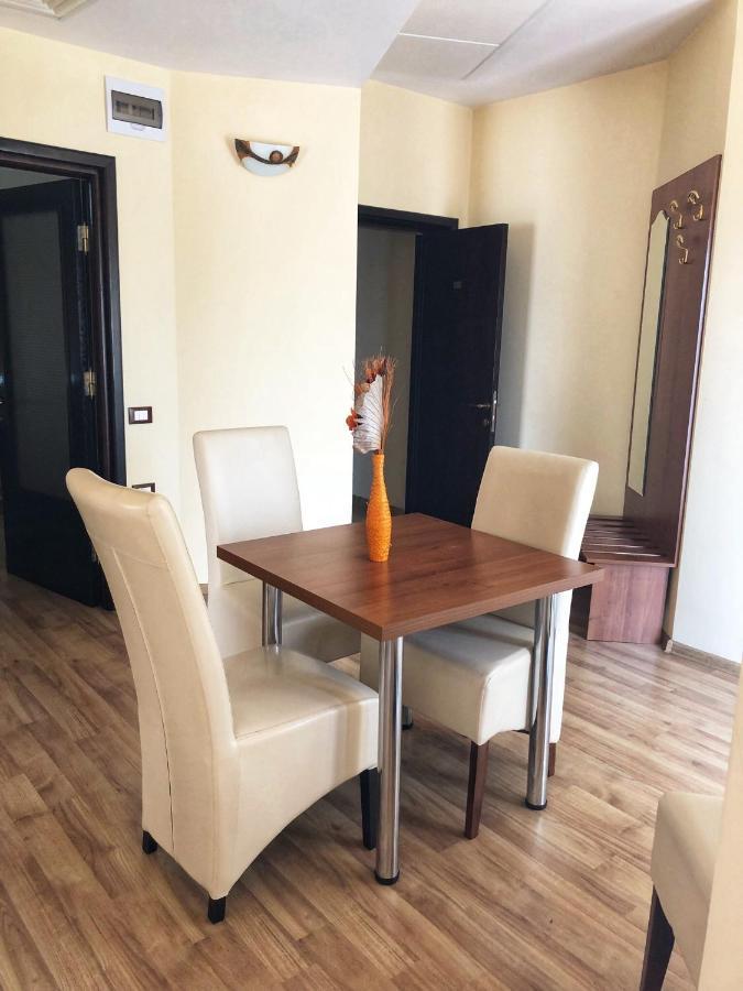 Hotel Crystal Palace Ramnicu Valcea Exterior photo
